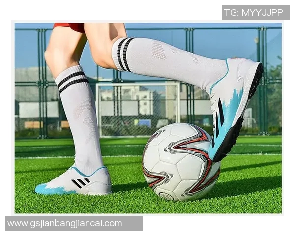 鸳鸯足球鞋球星是谁？